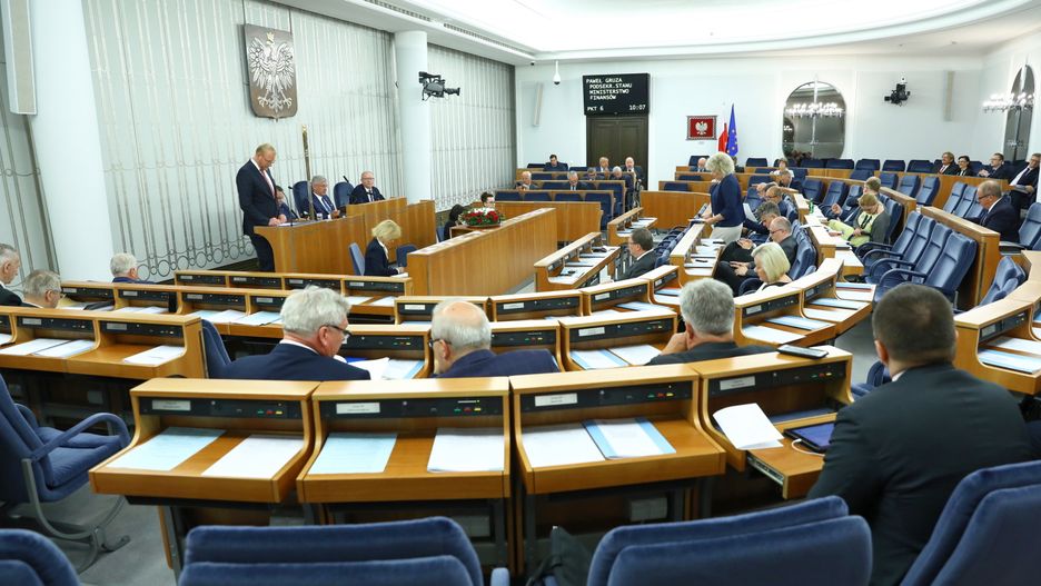 Obniżkę pensji poparło 58 senatorów