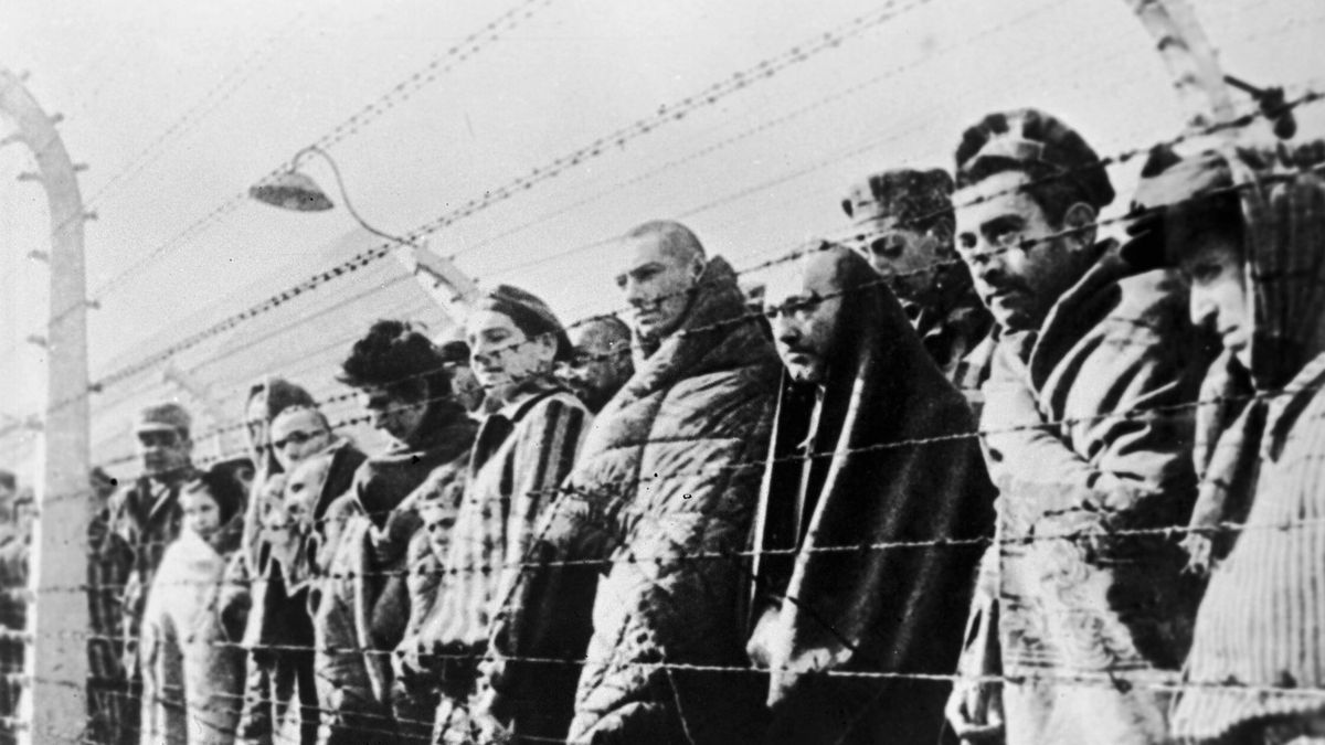 Więźniowie w obozie Auschwitz-Birkenau