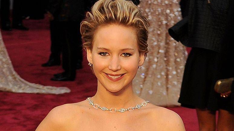 Jennifer Lawrence zrobiła sobie tatuaż z błędem [wideo]