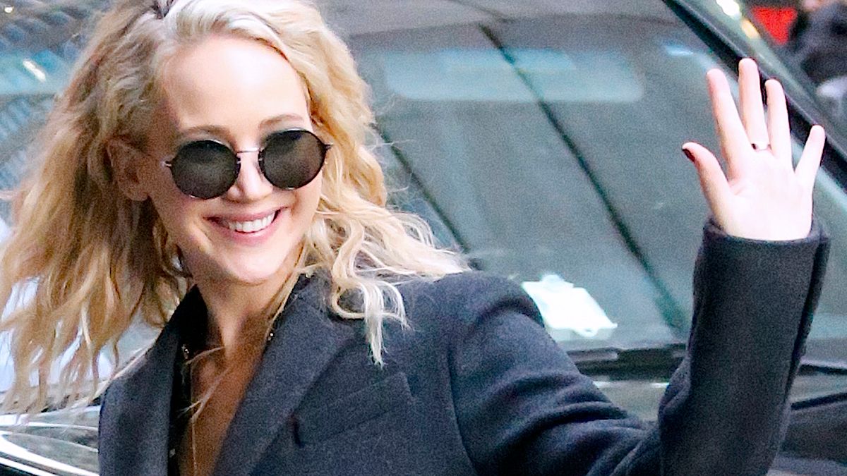 Jennifer Lawrence jest w ciąży. Jak wygląda przyszła mama? Paparazzi zrobili jej zdjęcia z zaokrąglonym brzuszkiem