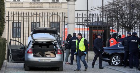 Wjechał w bramę Pałacu Prezydenckiego. Wiadomo, co mówił policji
