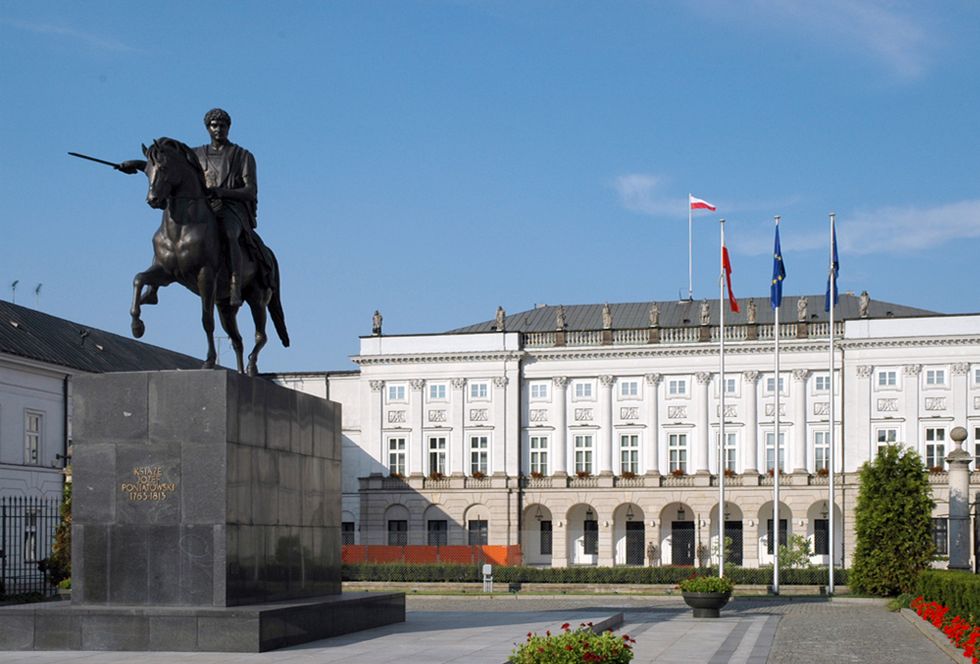 Przed Pałacem Prezydenckim nie ma miejsca na pomnik Lecha Kaczyńskiego. Sasin: Można przesunąć Poniatowskiego