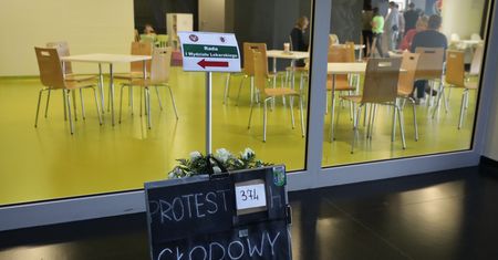 Okrągły stół ws. służby zdrowia. Rezydenci apelują do prezydenta Dudy. "Zdrowie Polaków nie ma barw politycznych"