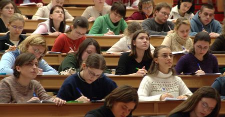 Po zmianie przepisów podatkowych część pracowników akademickich zarabia mniej. Mają żal do uczelni