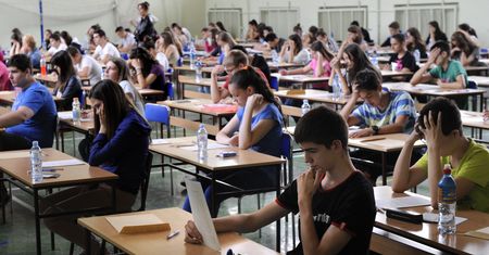 Koronawirus. Studenci z kaszlem będą wypraszani z zajęć na wydziale UW