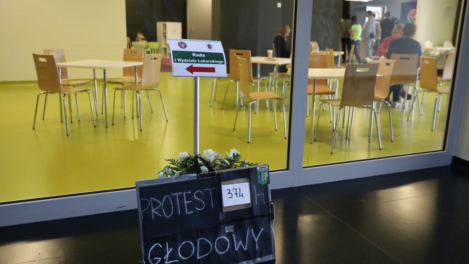 Rezydenci prowadzą głodówkę w warszawskim Dziecięcym Szpitalu Klinicznym