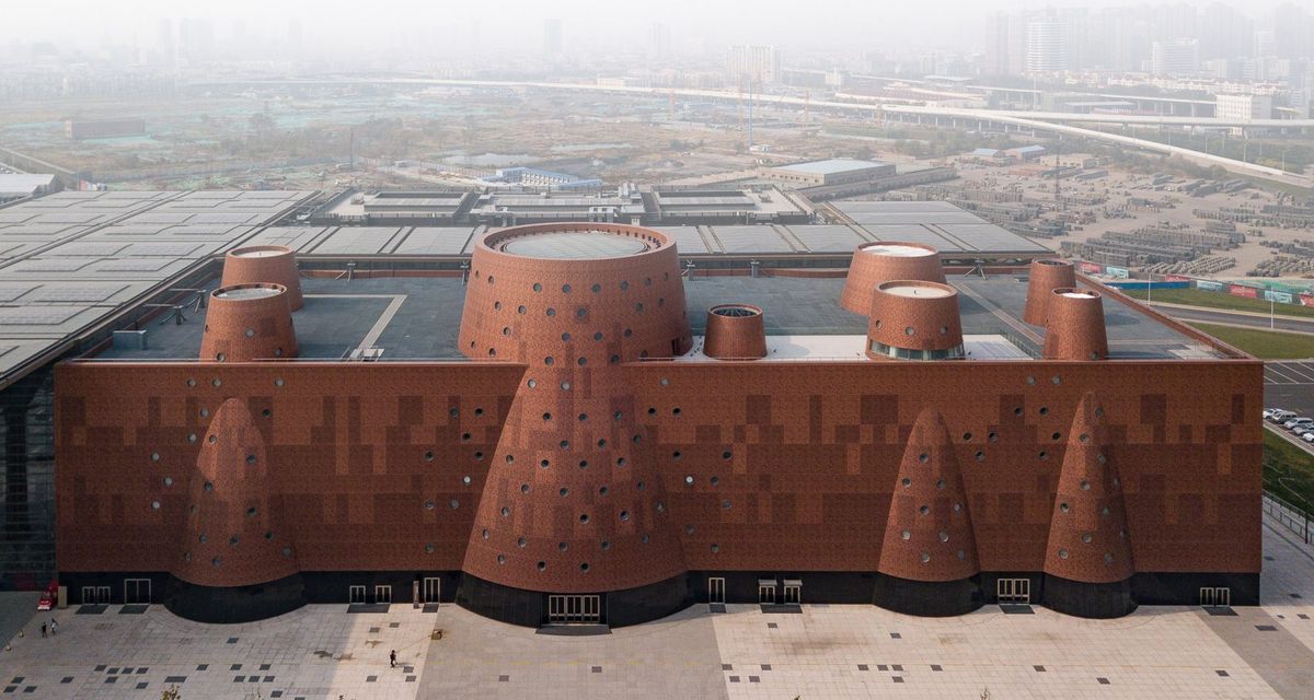 Exploratorium - gigantyczne muzeum w Chinach. W środku stoi rakieta kosmiczna