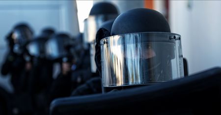 Policjant przekazywał tajne dane terrorystom. Przez komunikator społecznościowy
