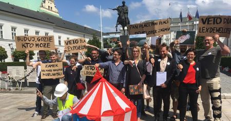 Aktywiści przeciwko Lex Deweloper. "Ustawa zniszczy krajobraz Polski"