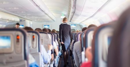 Stewardessa zdradza, dlaczego część załogi lubi turbulencje. Powód jest zaskakujący