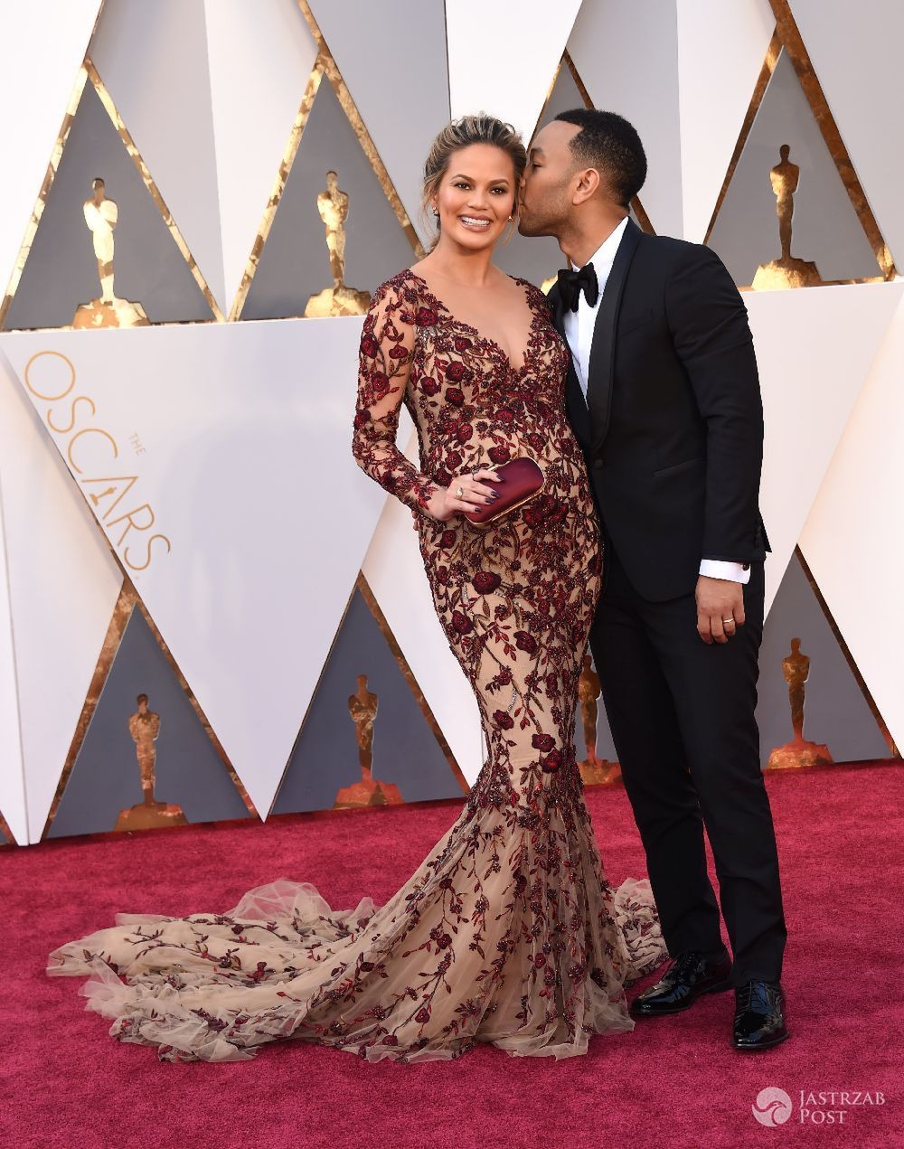 Chrissy Teigen (w kreacji Marchesa) i John Legend - Oscary 2016