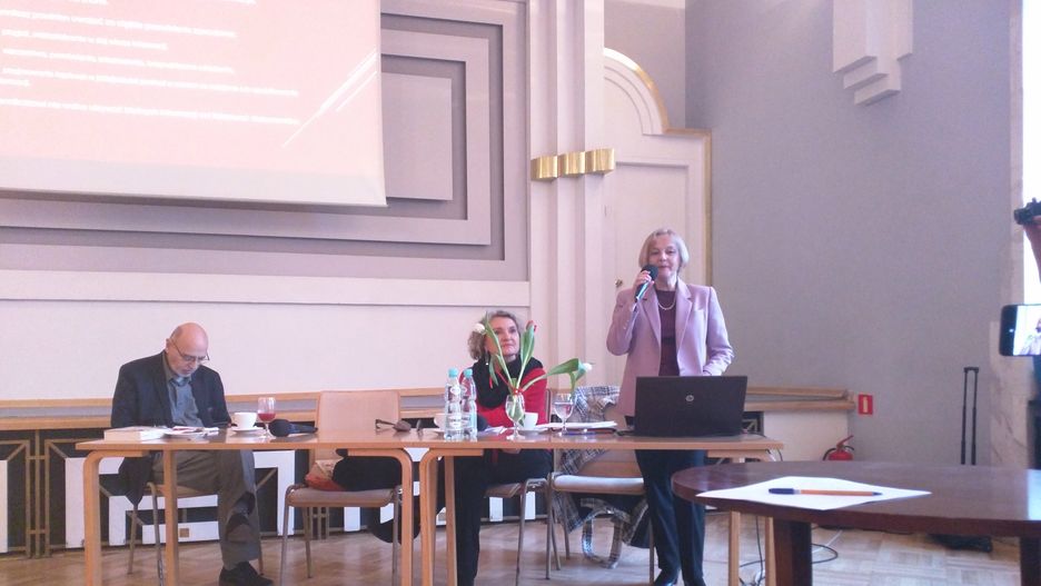 Honorowa konsul w Ohio Maria Szonert Binienda na zaproszenie Stowarzyszenia Dziennikarzy Polskich mówiła o manipulacjach uderzających w jej męża prof. Wiesława Biniendę.