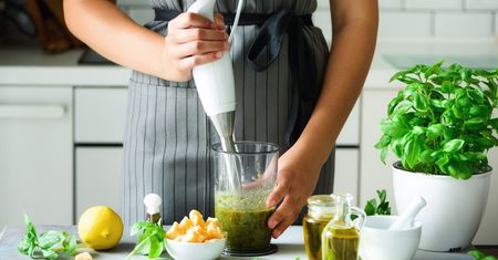 Jeden gadżet, mnóstwo zastosowań. Wybraliśmy najlepsze blendery na każdą kieszeń