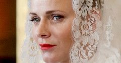Księżna Charlene w bieli na spotkaniu z papieżem
