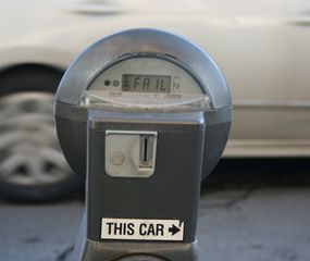 Parkometry same wzywają policję