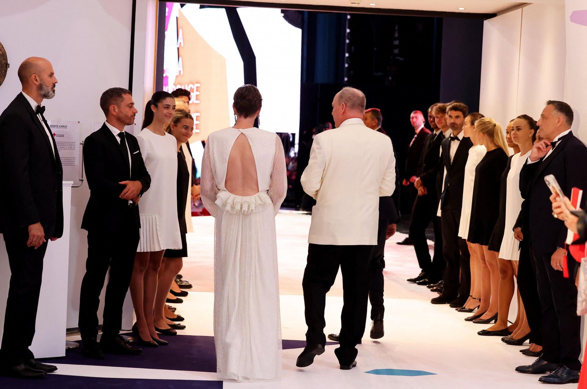 Albert i Charlene - Bal Czerwonego Krzyża w Monako, fot. ONS