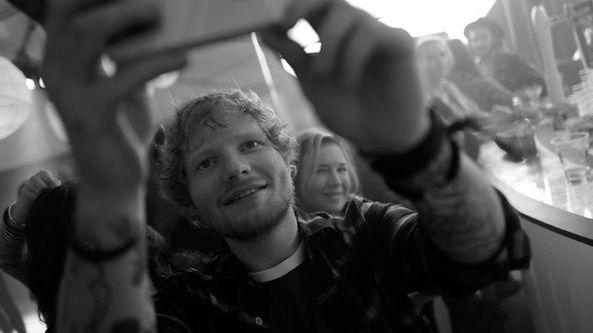 Ed Sheeran słynie z dobrego kontaktu z fanami