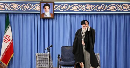 Iran. Ali Chamenei po ataku na amerykańskie bazy. "To policzek dla USA"