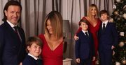Małgorzata Rozenek eksponuje ciążowy brzuszek w wigilijnej sukience. "Życzenia od całej NASZEJ PIĄTKI" (FOTO)