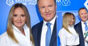 Joanna Kurska na salonach w kreacji projektu Małgorzaty Rozenek! Żona prezesa TVP doceniła markę gwiazdy TVN. Sprawdzamy cenę i model