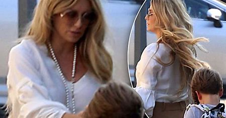 Małgorzata Rozenek jak gwiazda Hollywood bryluje przed swoją willą. Co za stylizacja!