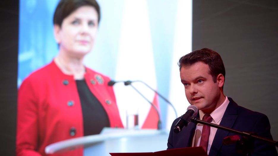 Rafał Bochenek to człowiek Beaty Szydło. Był rzecznikiem jej rządu