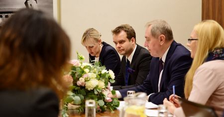 Od pogodynka do marszałka. Rafał Bochenek chce awansu i czeka na decyzję Jarosława Kaczyńskiego
