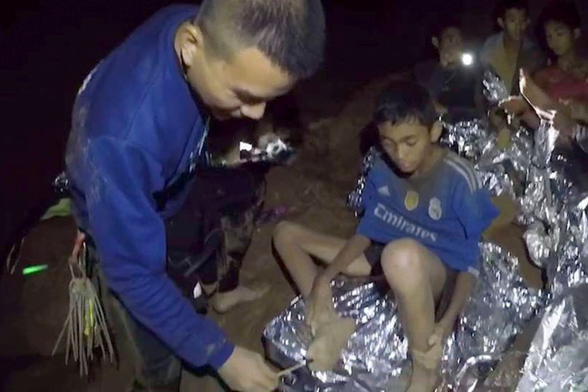Tajlandia. Kim jest trener uwięziony z dziećmi w jaskini? Jest w najgorszym stanie