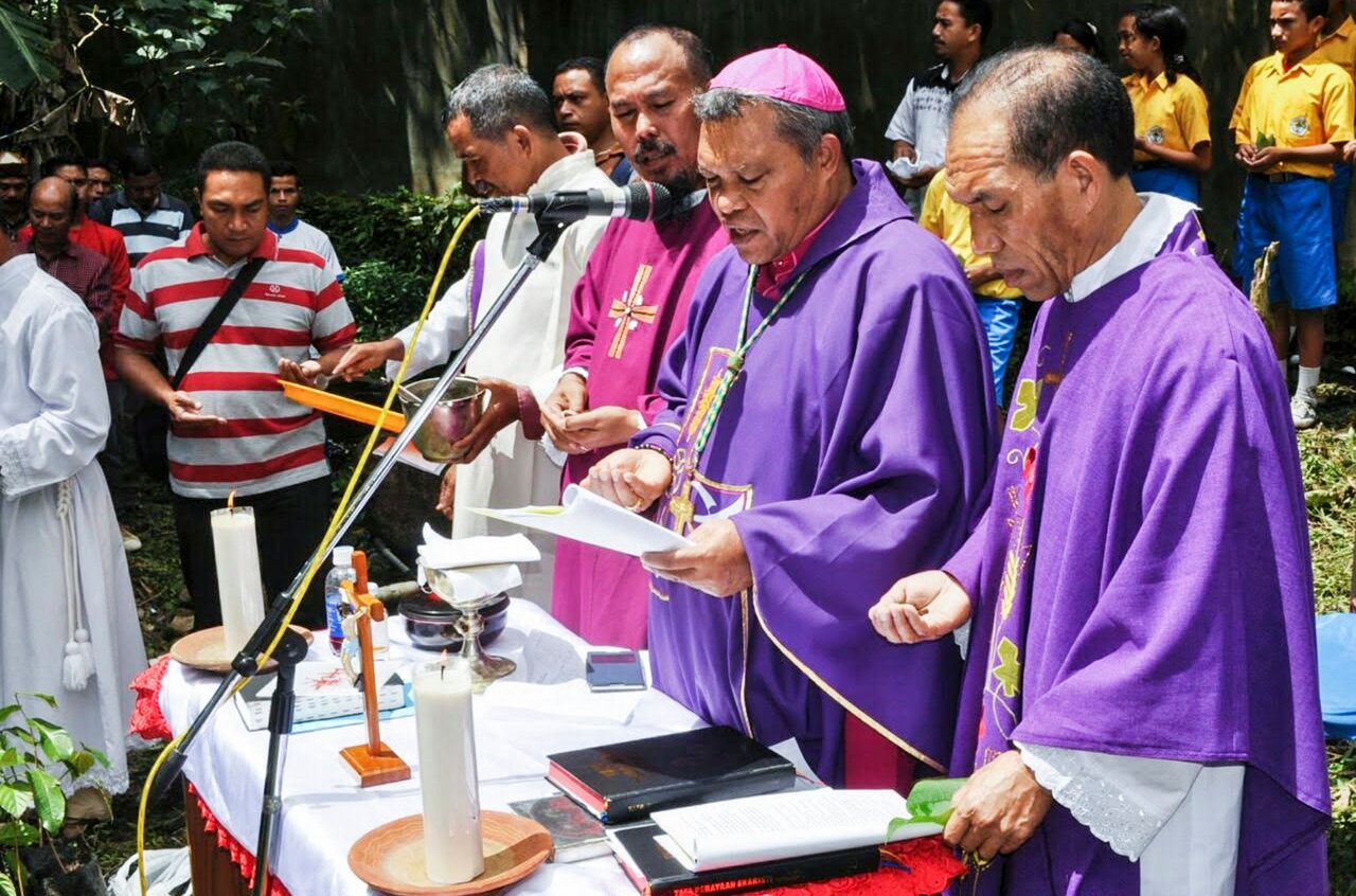 Biskup oskarżony o romans i kradzież. Jest decyzja papieża
