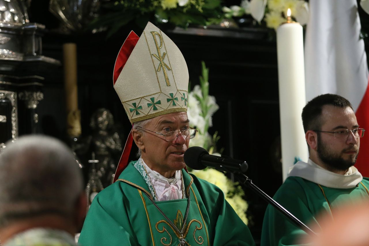 Abp Jan Paweł Lenga z zakazami od biskupa. "Dotyczą też mediów"