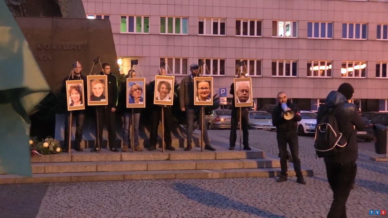 Katowice. Umorzono śledztwo ws. zdjęć europosłów PO na szubienicach