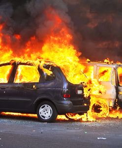 Zadziwiająca reakcja władz Szwecji na serie podpaleń samochodów