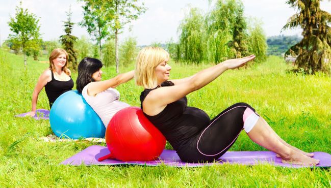 Ćwiczenia w ciąży. Jaką aktywność fizyczną poleca się kobietom w ciąży?