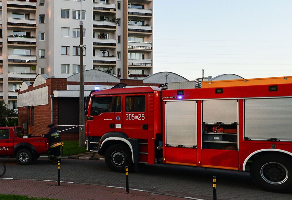 2-latka zamknęła mamę na balkonie we Włodawie. Pomogli dopiero strażacy