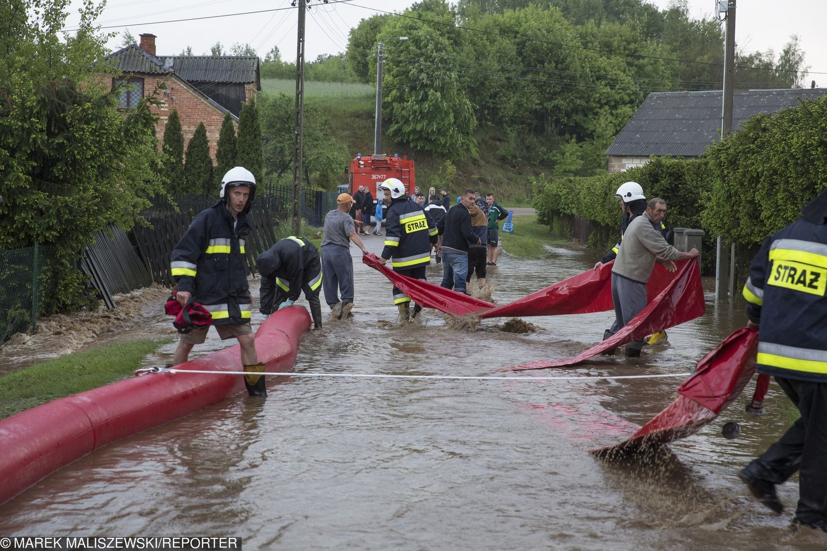 Od północy z powodu powodzi i podtopień strażacy interweniowali w całym kraju już ponad 200 razy