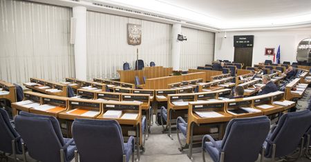Odliczanie na Wiejskiej. Narady klubów przed pierwszym posiedzeniem Senatu