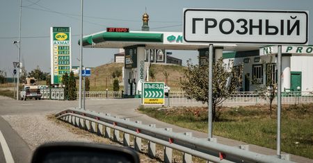 W Czeczenii porwano uchodźcę deportowanego z Polski. "Zabraniają nam kontaktu z nim"