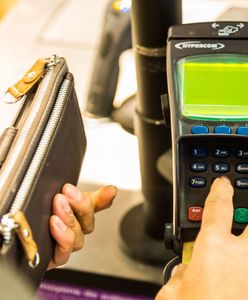 Bank bezprawnie zablokował kartę. Sąd uznał, że za to należy się zadośćuczynienie