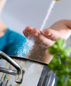 Jak uratować przesoloną potrawę?