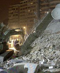 Z ruin zawalonego budynku w Egipcie wydobyto 5 ciał