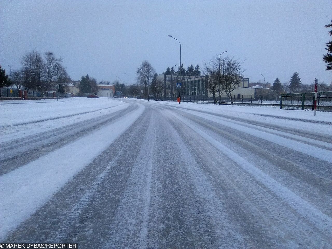 Gołoledź na drogach. IMGW wydaje ostrzeżenie pierwszego stopnia