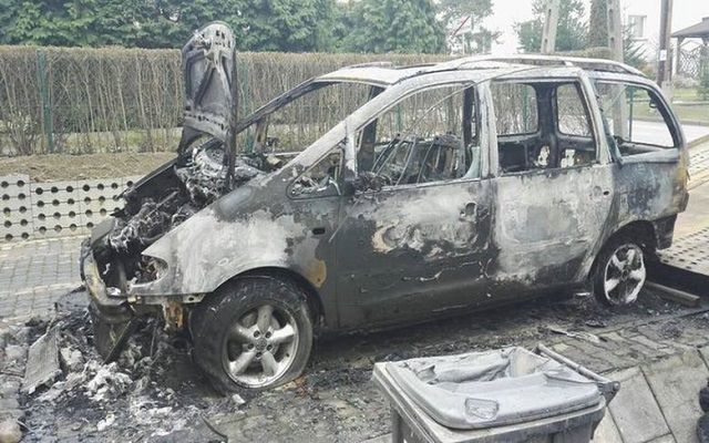 Trzykrotne podpalenie auta: jest wątek religijny