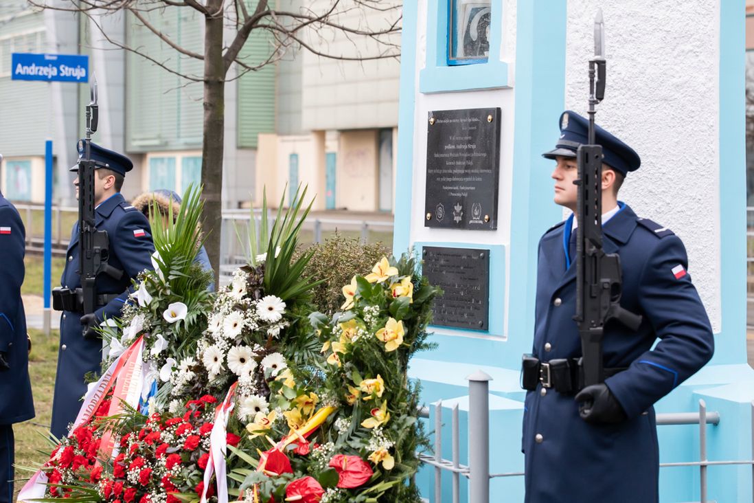 10 lat od śmierci policjanta Andrzeja Struja, ps. "Strusia". Odsłonięto pamiątkową tablicę