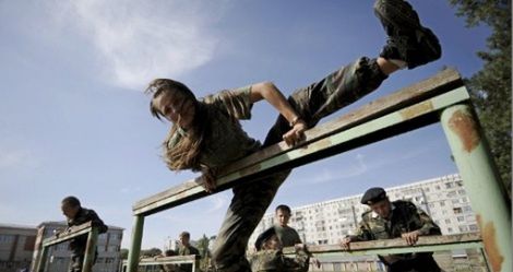 Ćwiczenia rosyjskich żołnierzy - gra w rakietkę