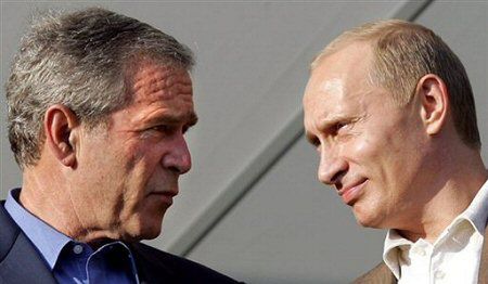 Bush i Putin "synchronizują zegarki" przed szcztem G-8 w Strielnie