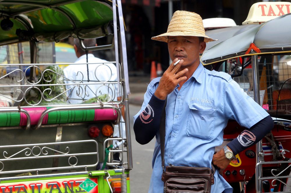 Zakaz palenia papierosów w domu. Tajlandia nie przebiera w środkach