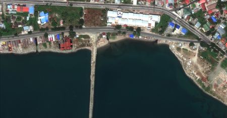Zdjęcia satelitarne pokazują skalę tragedii. Indonezja po przejściu tsunami