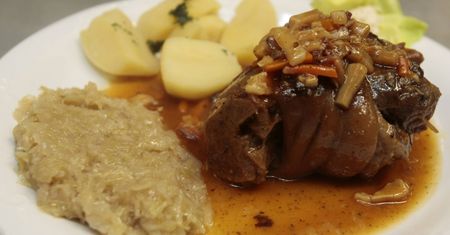 Aż tylu Polaków je mięso w wigilię. Jesteś jednym z nich? Zagłosuj w naszej sondzie