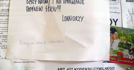 Sąsiedzi rozmawiają. Najlepsze teksty z klatek schodowych