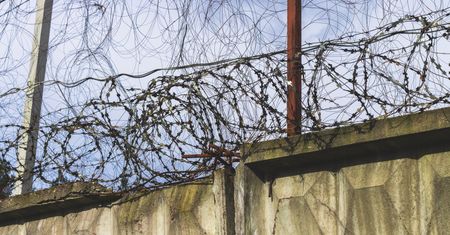Zamordował noworodka, bo płakał. Więźniowie skatowali go w celi